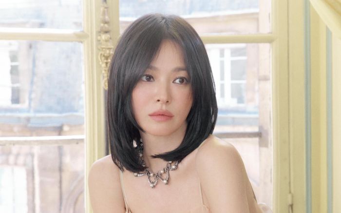 Song Hye Kyo xứng danh 'nữ hoàng nhan sắc' với loạt ảnh hậu trường táo bạo