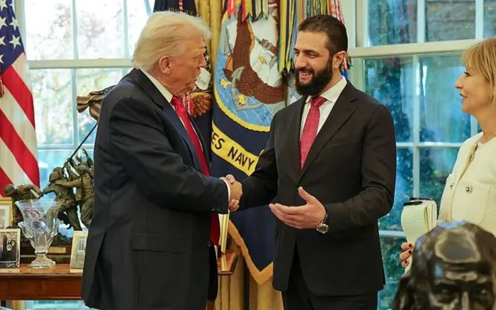 Donald Trump tiếp tục gửi quà cho Tổng thống Syria, nội dung bức thư gây chú ý toàn cầu
