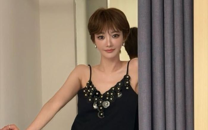 Nữ diễn viên Go Jun Hee khoe vóc dáng mảnh mai đến khó tin