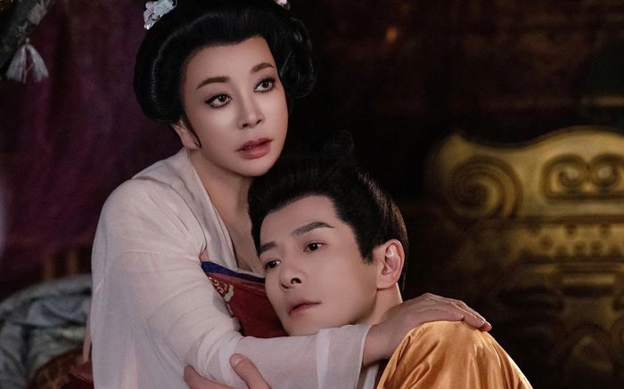 Lưu Hiểu Khánh tái hiện Võ Tắc Thiên sau 32 năm