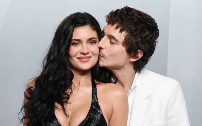 Timothée Chalamet thể hiện tình yêu dành cho người mẫu Kylie Jenner bằng một chi tiết