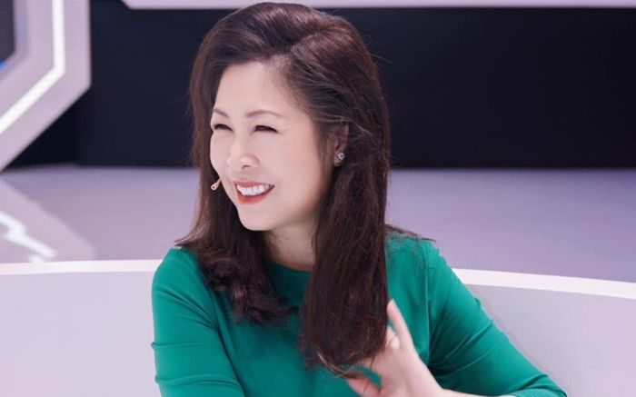 Trẻ ra nhờ giảm cân thành công, đâu là bí quyết của NSND Hồng Vân?
