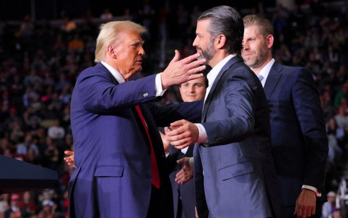 Ông Donald Trump sẽ không dự đám cưới của con trai