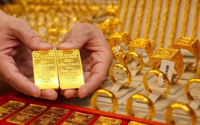 Tin tài chính hôm nay 23/5: Giá vàng lao dốc, USD neo cao