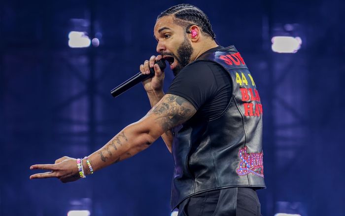 Drake 'phá đảo' bảng xếp hạng Anh với kỷ lục chưa từng có trong lịch sử