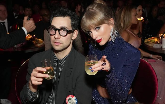 Jack Antonoff từ chối khi được hỏi về đám cưới Taylor Swift
