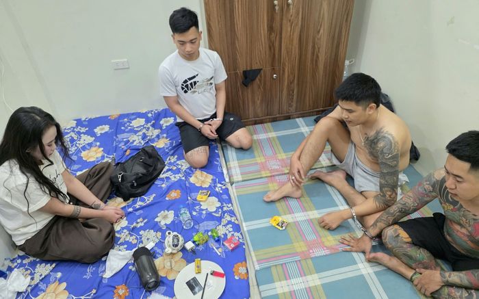 Bắt quả tang hành vi đáng xấu hổ của 4 nam nữ thanh niên trong căn nhà