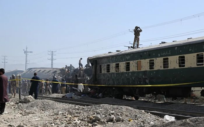 Đánh bom đoàn tàu ở Pakistan, ít nhất 23 người thiệt mạng