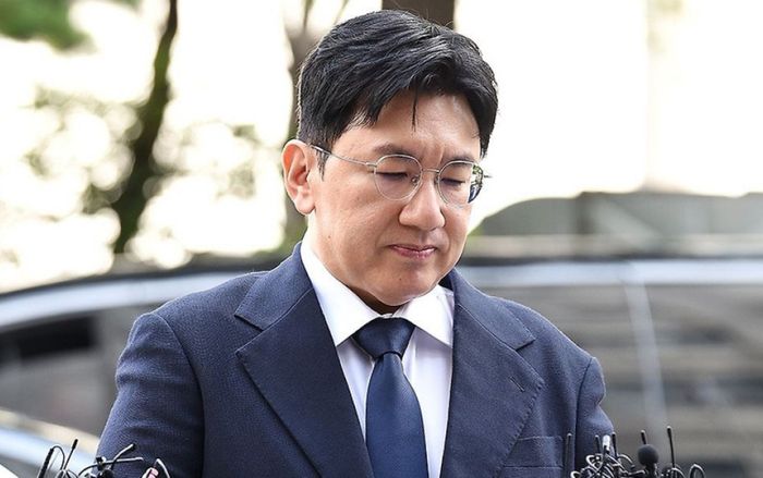 Bang Si Hyuk tặng khối tài sản khổng lồ cho HYBE giữa lúc bị điều tra