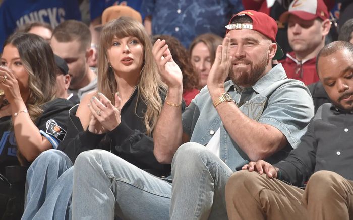 Taylor Swift và Travis Kelce tiếp tục được bắt gặp hẹn hò ở sân bóng