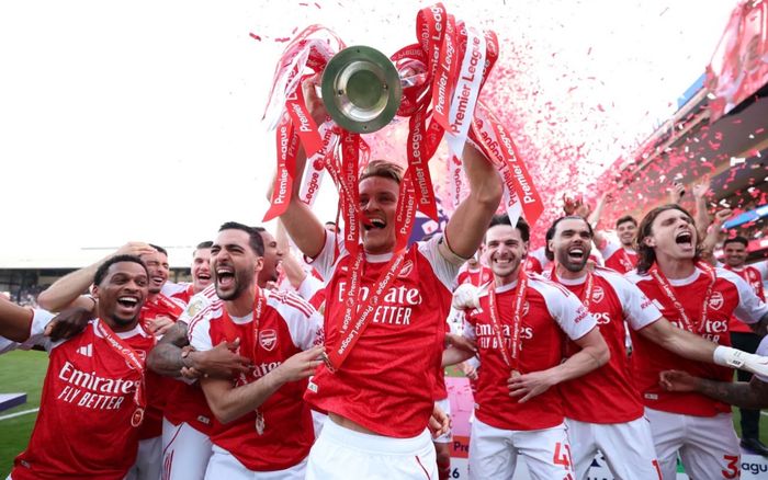 22 năm chờ đợi và cái kết ngọt ngào của Arsenal