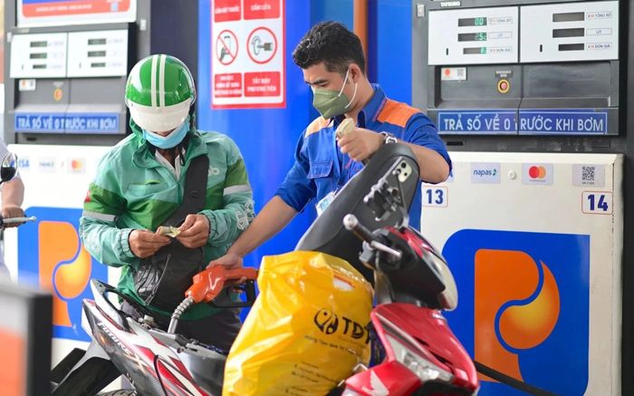 Giá xăng dầu hôm nay 25/5: Thế giới giảm cực mạnh