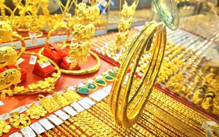 Tin tài chính hôm nay 25/5: Vàng và bạc bật tăng, USD neo cao