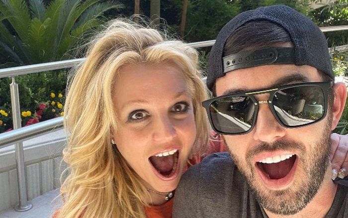 Quản lý lâu năm của Britney Spears mất kiểm soát, công khai chửi bới người hâm mộ