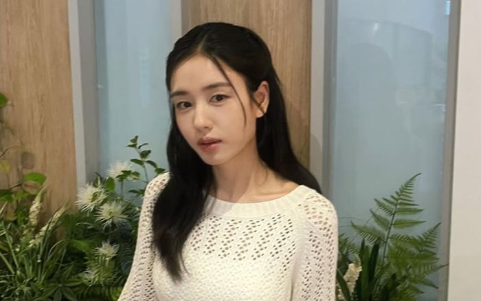 Ahn Eun Jin với lời chúc đám cưới 'không dùng ChatGPT' cho bạn thân
