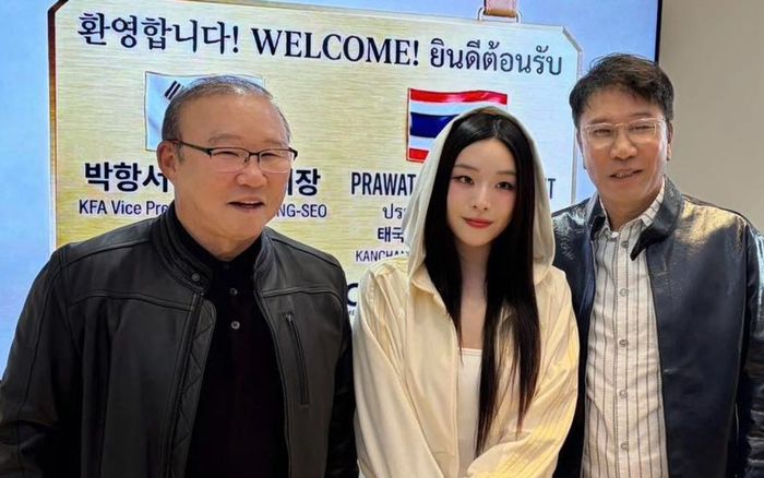 CĐV Thái Lan vui mừng khi HLV Park Hang Seo đến Thai League