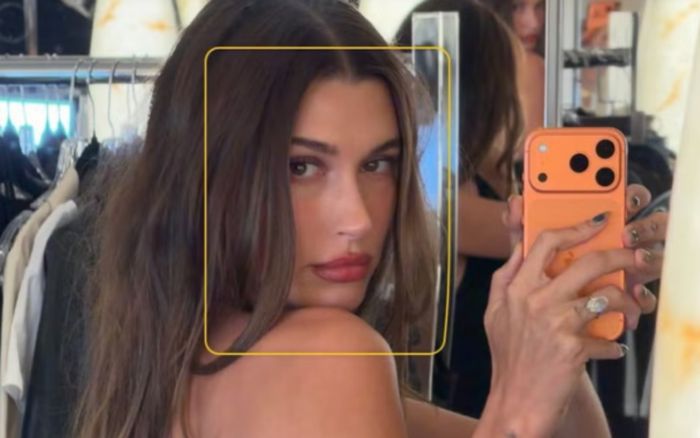 Hailey Bieber diện sơ mi ren xuyên thấu