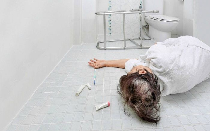Những tai nạn 'khó tin' ngay trong nhà: Nhiều người chủ quan phải nhập viện