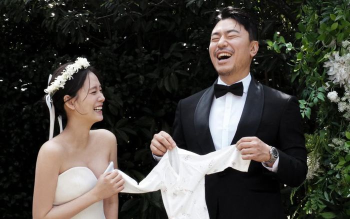 Lee Si Eon 'Replay 1997' đón con đầu lòng sau 5 năm cưới