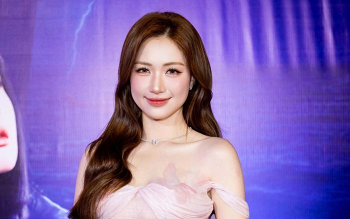 Hòa Minzy đến dự ngày vui của người đàn ông đặc biệt