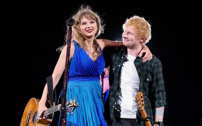 Ed Sheeran lập kỷ lục, vượt mặt Taylor Swift