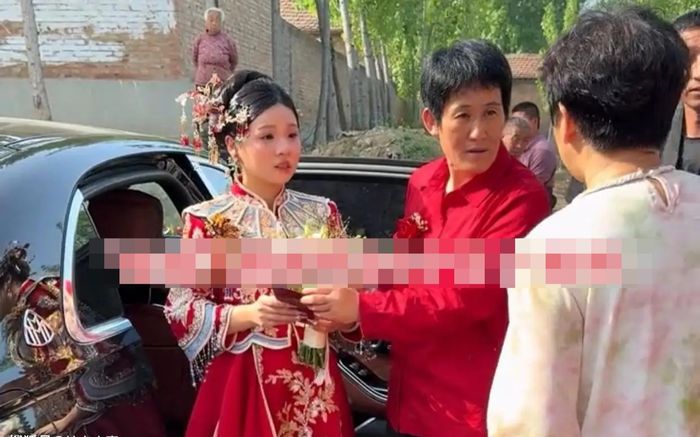 Cô dâu mặt 'búng ra sữa' đã mang thai 6 tháng, biểu cảm trong ngày cưới gây xôn xao