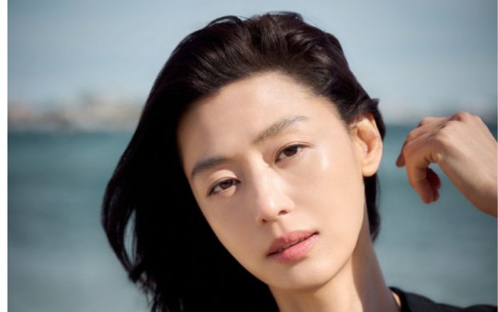 'Mợ chảnh' Jun Ji Hyun tiết lộ 'nỗi khổ' khó cưỡng sau 30 năm nổi tiếng