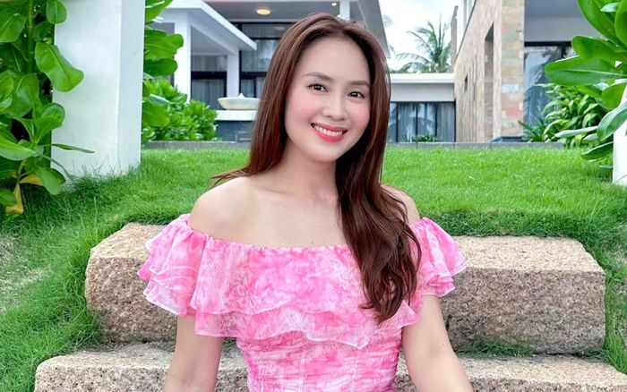 Hồng Diễm vui mừng gặp lại 'con gái'