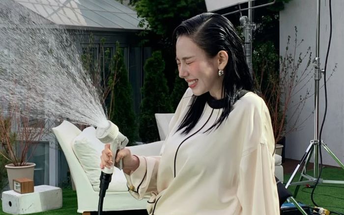Karina (aespa) khoe vẻ ngoài tinh nghịch khiến fan thích thú
