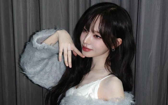 Liz (IVE) 'đốn tim' người hâm mộ với loạt ảnh xinh như búp bê