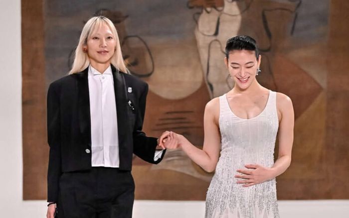 Bella Hadid 'thả tim' khi siêu mẫu Choi Sora mang thai
