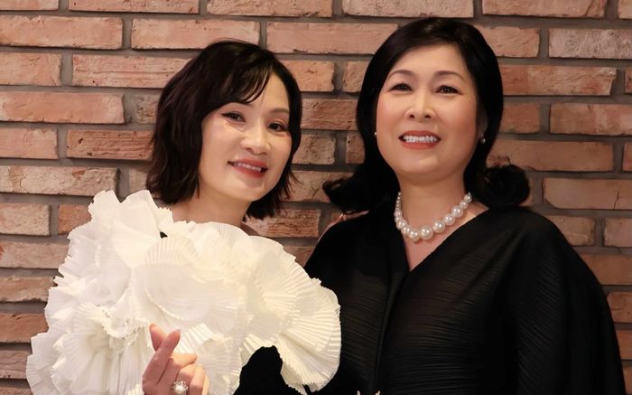 NSND Hồng Vân phản ứng khi Hồng Đào báo tin mừng ở tuổi 63
