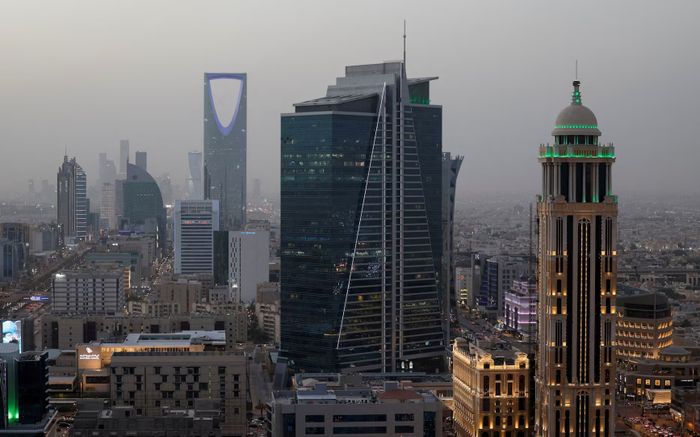 Kho rượu ở Ả Rập Xê Út cạn kiệt do tắc nghẽn kinh tế vì chiến tranh Iran