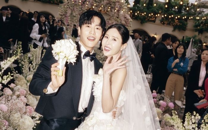 Hình ảnh hiếm hoi bên trong lễ cưới của Shinji và Moon Won