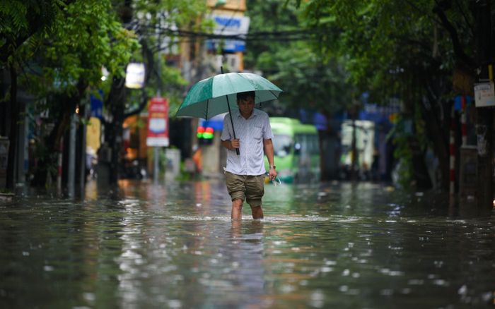 Nhiều nơi sắp đón mưa rất to, cơ quan khí tượng phát cảnh báo khẩn về thiên tai