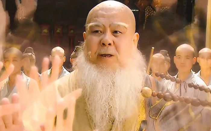 Vị hòa thượng có vẻ ngoài hiền lành nhưng sở hữu sức mạnh huỷ diệt