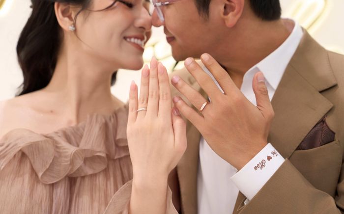 Cận cảnh đôi nhẫn cưới đến từ thương hiệu trang sức Việt của Việt Hoa & Trọng Trí