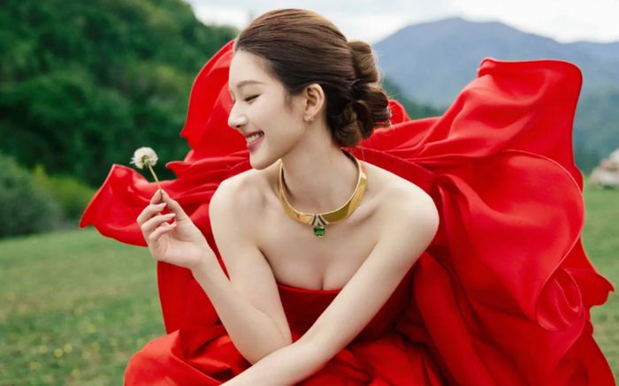 Triệu Lộ Tư gây sốt với bộ ảnh mới, nhan sắc và thần thái đều đạt đỉnh