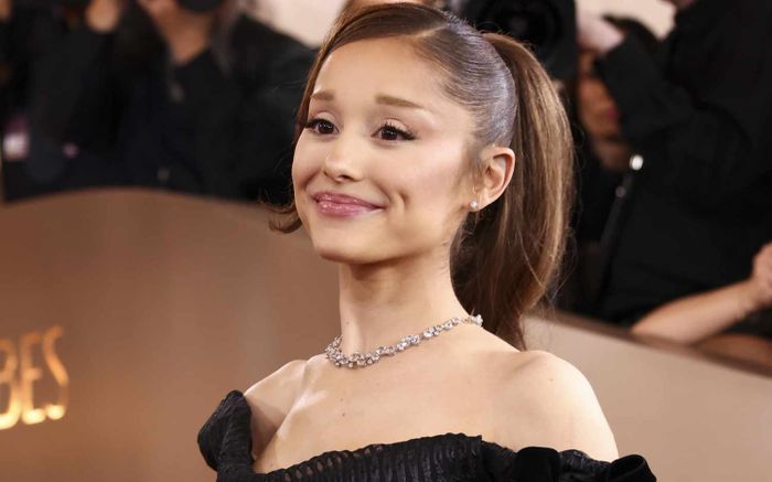 Ariana Grande 'sốc' khi thấy fan nhảy xuống sông