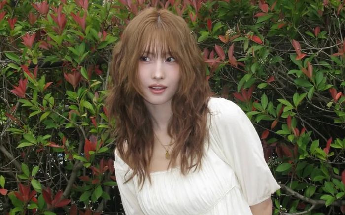 Momo (TWICE) khoe ảnh đời thường, khí chất rạng ngời khiến fan trầm trồ