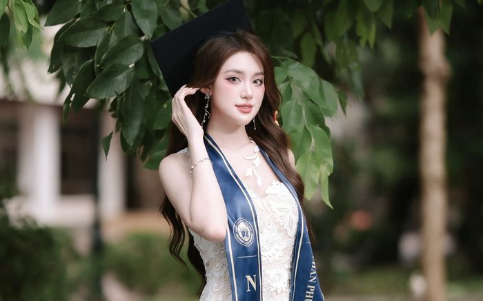 Học phí năm 2026 của ngôi trường Phương Oanh theo học?