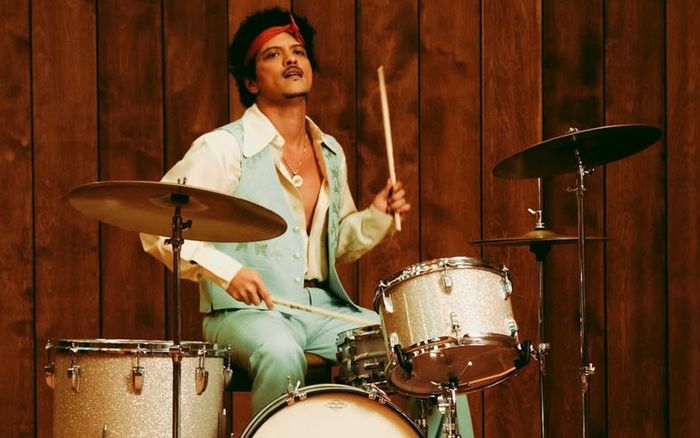 Bruno Mars bị 'soán ngôi'