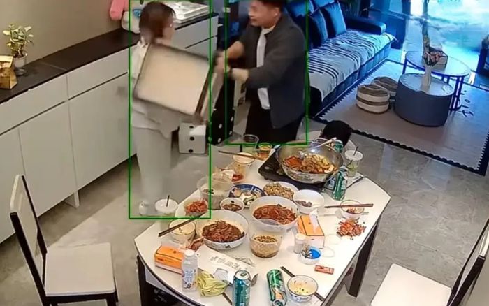 Chồng dẫn bạn về nhà nhậu, hành động sau đó khiến người vợ bức xúc