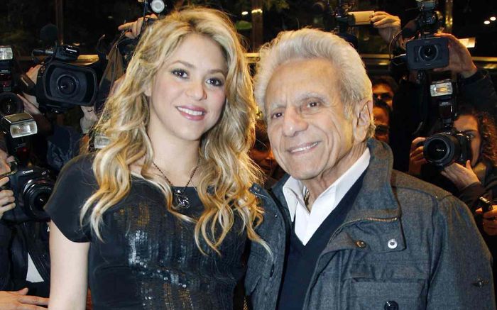 Shakira nhận tin dữ về cha ruột trước giờ biểu diễn tại Brazil