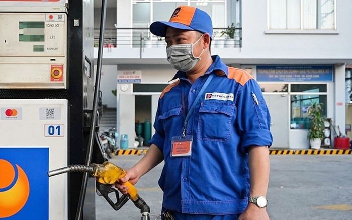 Giá xăng dầu hôm nay 5/5: Thế giới quay đầu tăng mạnh