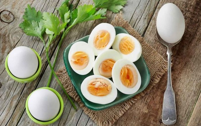 Ăn trứng gà luộc mỗi buổi sáng có tốt không?