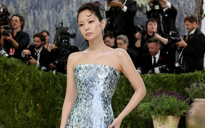 Xôn xao Jennie bị đám đông chế giễu tại Met Gala