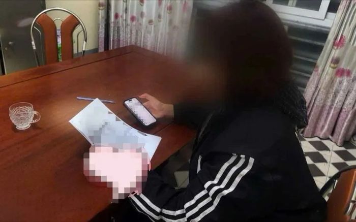 Tưởng sắp 'hốt' được 1 tỷ đồng, người phụ nữ không ngờ phải đi báo Công an