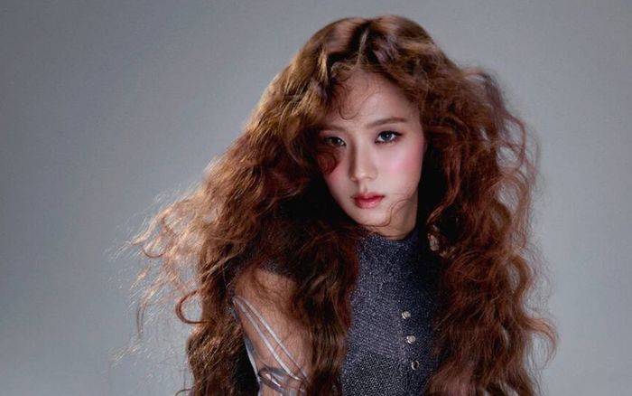 Jisoo (BLACKPINK) vướng ồn ào liên quan đến trang phục