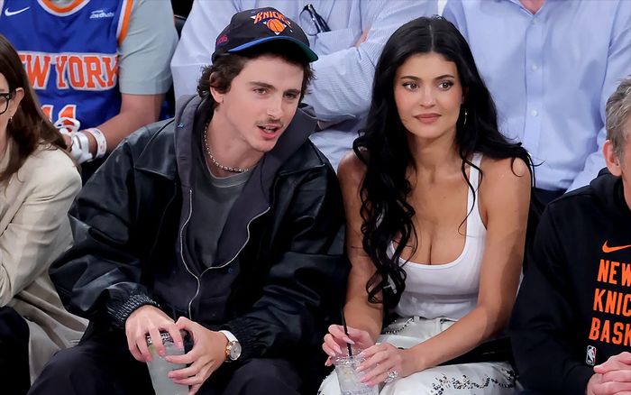 Vì sao Timothée Chalamet vắng mặt tại Met Gala 2026, để bạn gái Kylie Jenner lẻ bóng tham dự?